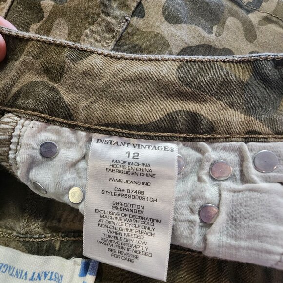 Camouflage Studded Denim Shorts For Women Size M Instant Vintage - Picture 4 of 4